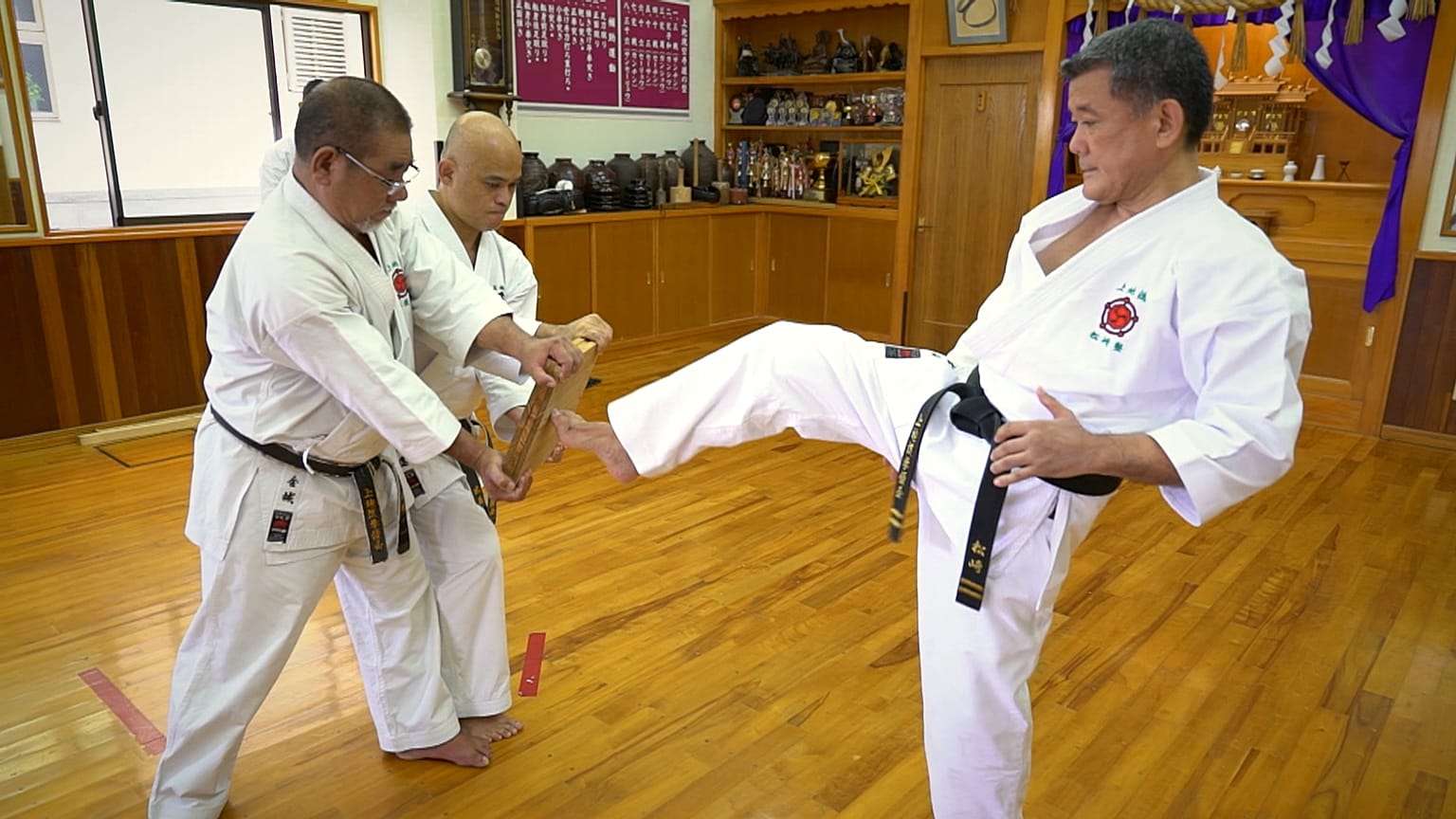 Practicar kárate en Okinawa, el lugar que lo vio nacer