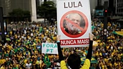 Brésil : les pro-Bolsonaro envahissent les rues