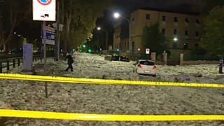 Özönvízszerű felhőszakadás és jégeső Rómában