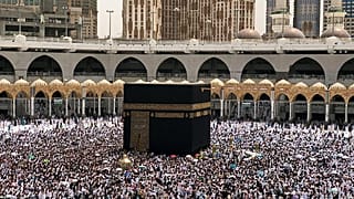 مسلمون أتراك يكتشفون بعد قرابة 4 عقود أنهم يصلّون في الاتجاه الخاطئ