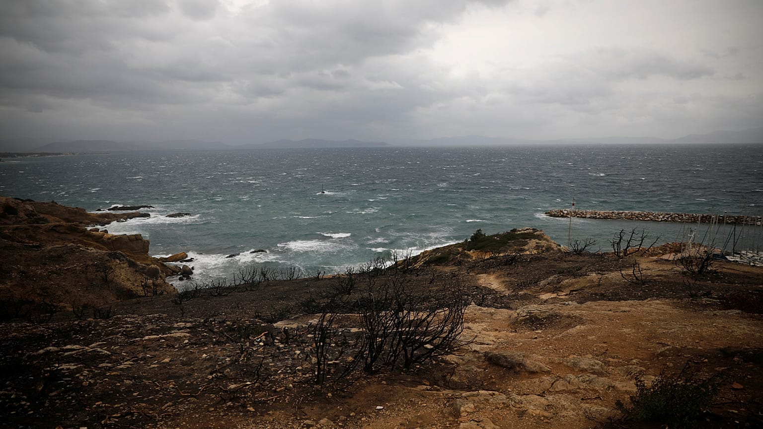 Athen: Hunderte Griechen denken der Brandopfer von Mati