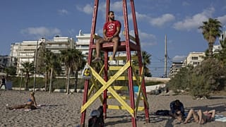 Σύρος ναυαγοσώστης διέσωσε δεκάδες ανθρώπους στο Μάτι
