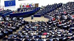 Eurodeputados votam em Estrasburgo