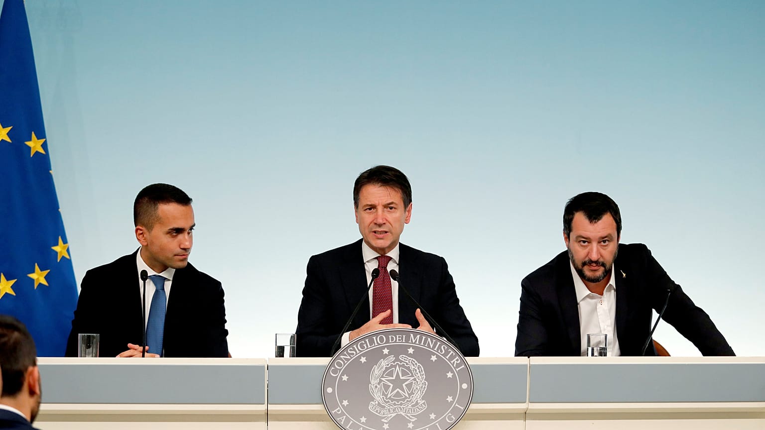 L'UE boccia la manovra di bilancio dell'Italia. A Roma tre settimane per riscriverla