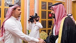 العاهل السعودي وولي العهد يقدمان العزاء لأسرة خاشقجي