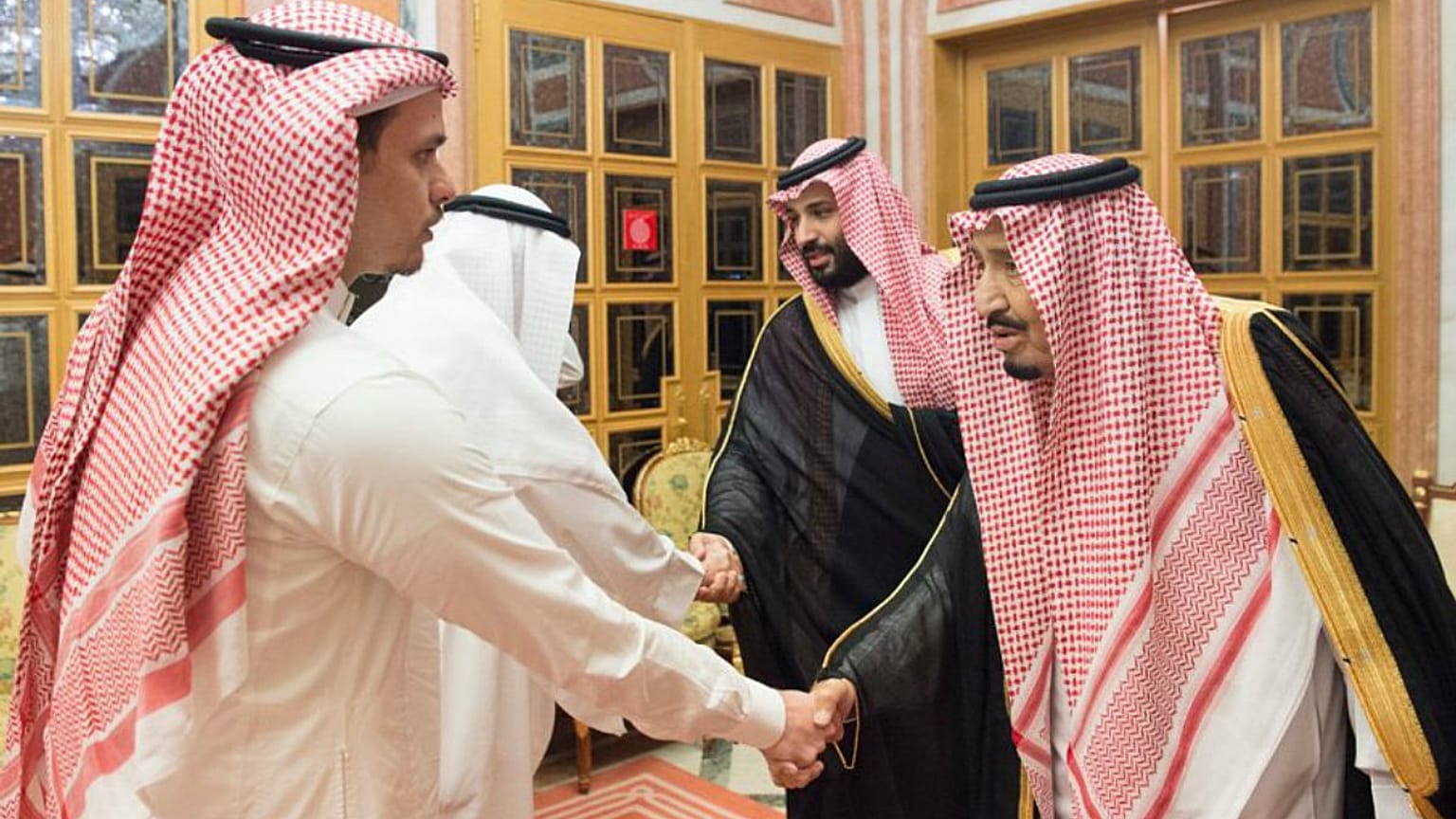 دیدار ملک سلمان و محمد بن سلمان با صالح و سهل خاشقجی 