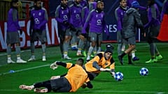 Casillas no treino de adaptação do FC Porto ao relvado do Lokomotiv