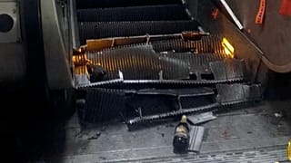 El hundimiento de una escalera mecánica siembra el pánico en el metro de Roma