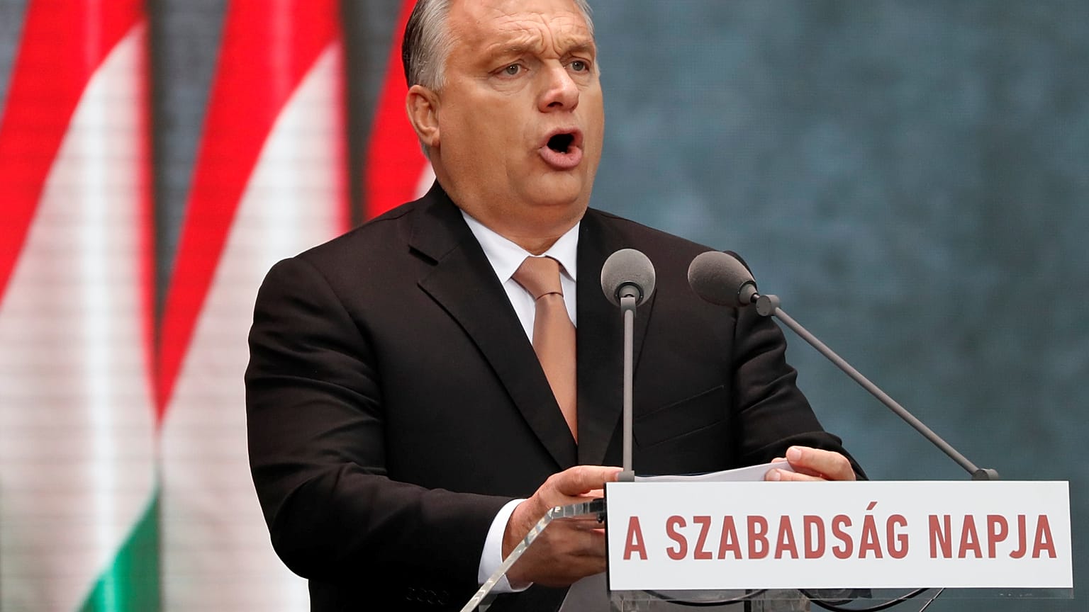 Orbàn contro Bruxelles: "un impero di euroburocrati"
