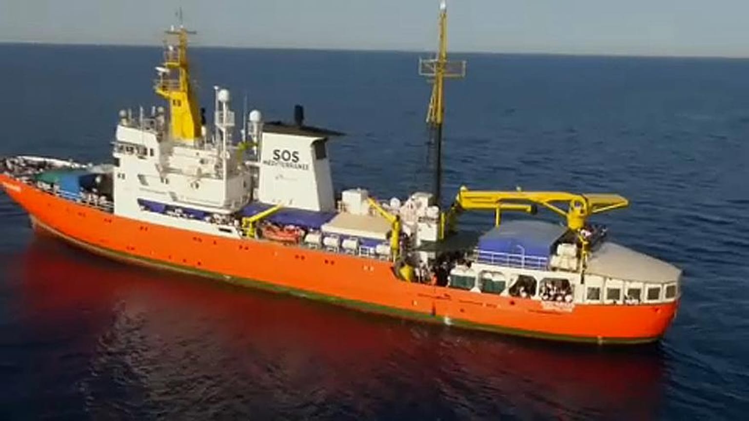 Migrantes do Aquarius desembarcam em Valeta