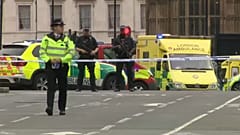 Westminster: auto contro la barriere del Parlamento