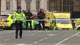 Westminster: auto contro la barriere del Parlamento