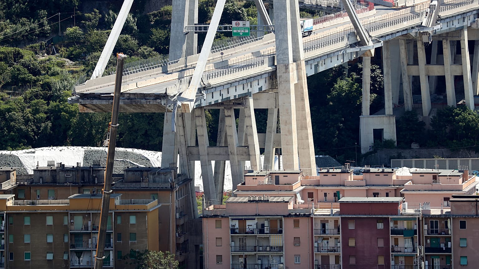 Genua: Unfallregion evakuiert. Weiterer Brückeneinsturz möglich