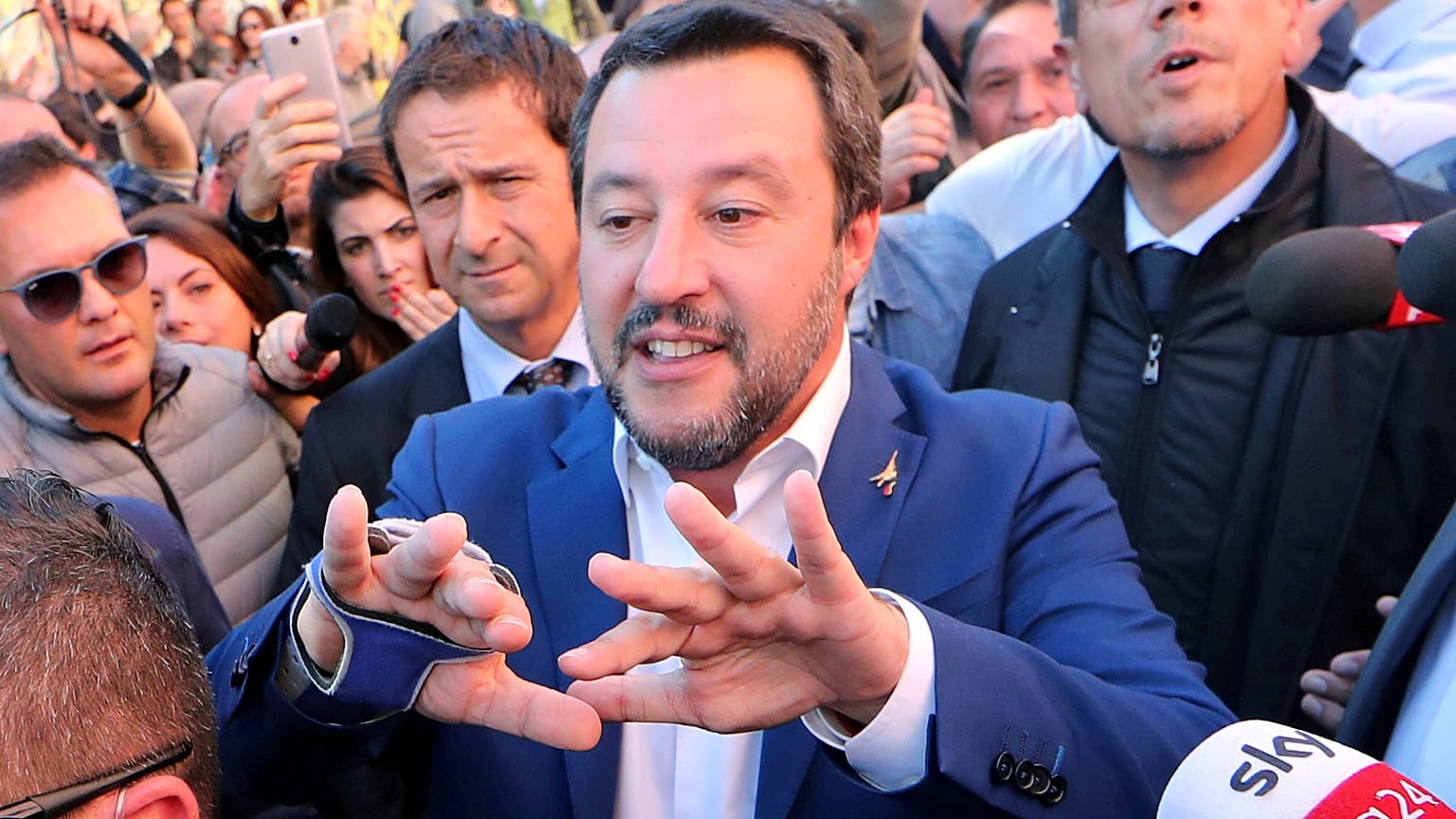 Italia y Malta se pelean por que no atraque un barco de inmigrantes en sus costas