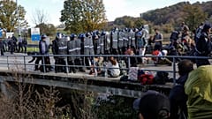 Столкновения полиции с мигрантами на боснийской границе