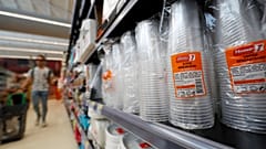 Ezért nem szavazták meg a kormánypárti képviselők az egyszer használatos műanyag termékek betiltását
