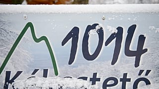 Behavazott tábla Kékestetőn 2015. november 22-én.