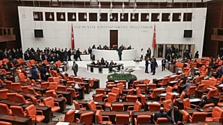 Emelilikte Yaşa Takınlanlar önergesine MHP önce destek verdi, sonra çekimser kaldı