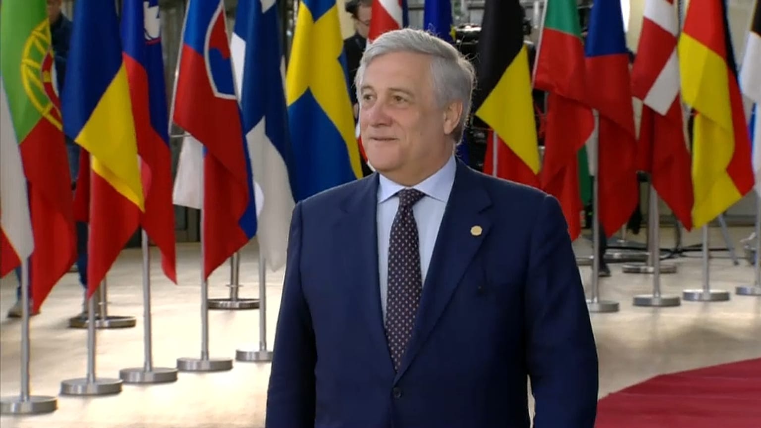 Antonio Tajani pede calma e respeito