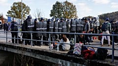 Migrants clash with police at Bosnia-Croatia border
