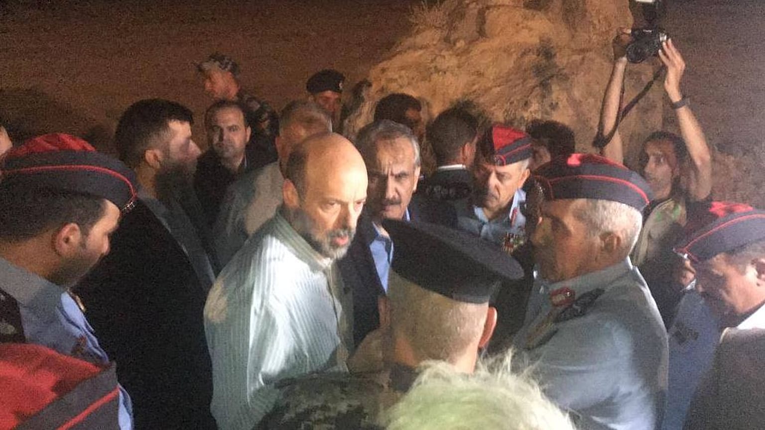 قتلى ومفقودون في الأردن أغلبهم أطفال في سيول اجتاحت منطقة البحر الميت 
