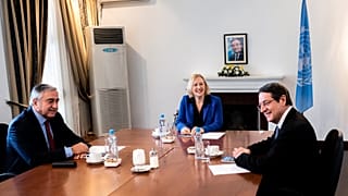 Ετοιμότητα Σπέχαρ να διευκολύνει την επαφή μεταξύ των ηγετών 