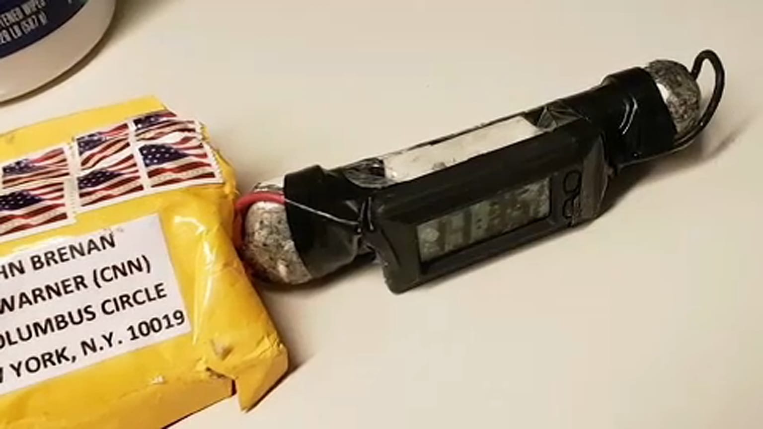 Egy embert őrizetbe vettek Miamiban a gyanús csomagok és csőbombák ügyében