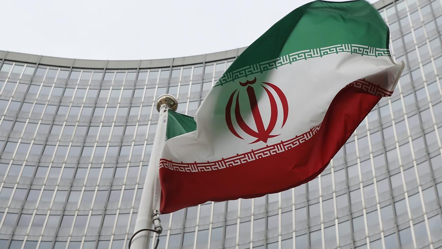 Paris'te bombalı saldırı girişiminden İran'ı sorumlu tutan Fransa bir diplomatı sınır dışı etti 