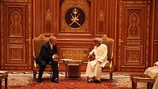 نتنياهو "يصنع التاريخ" ويزور سلطنة عمان سراً ويلتقي السلطان قابوس