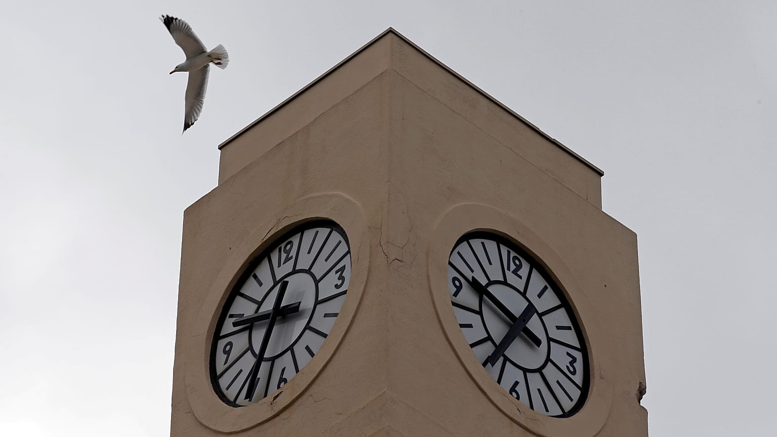 Doch nicht an der Uhr gedreht? Chaos um Zeitumstellung in Marokko