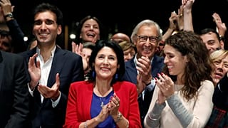 Gürcistan'da cumhurbaşkanı seçimi: İlk sonuçlar ikinci tura işaret ediyor