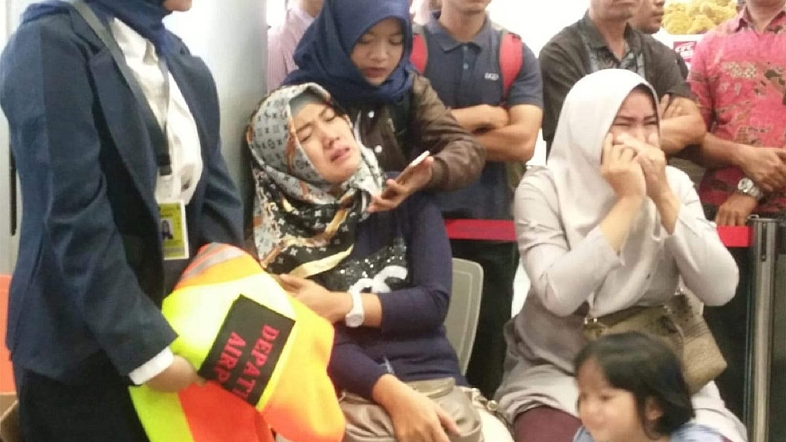 كارثة جوية مع فقدان طائرة تحمل 188 شخصاً في سواحل جاوة الإندونيسية 