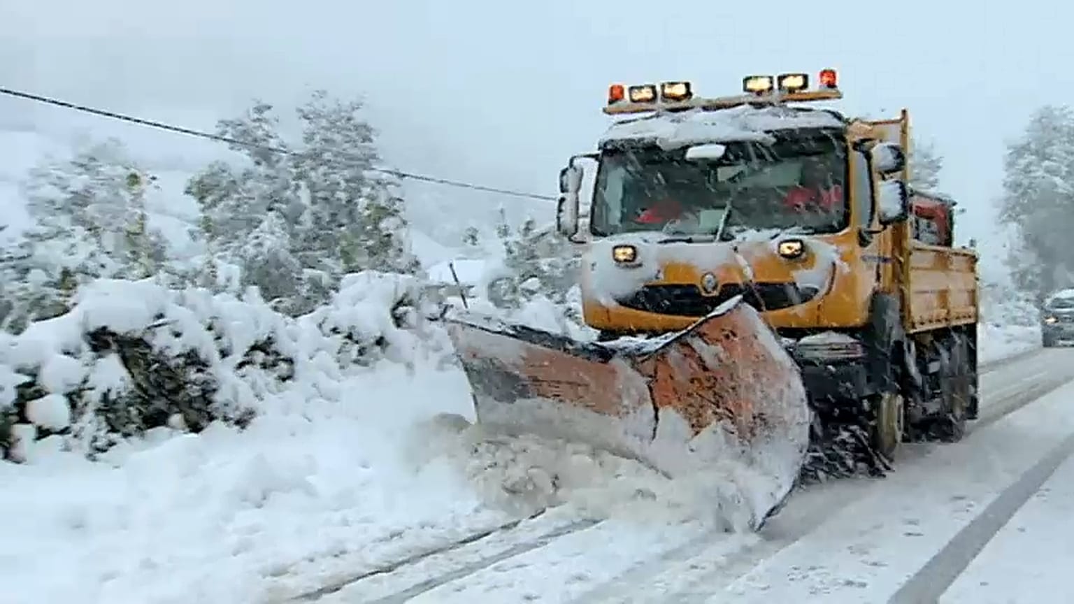 Continúa la búsqueda de un desaparecido en el temporal en el norte de España