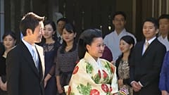 Kraliyet statüsünden vazgeçen Japon prenses kargocu sevgilisiyle evlendi
