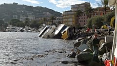 Gli yacht distrutti sul lungomare di Rapallo