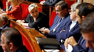 Le Pen señala a Macron como su adversario 
