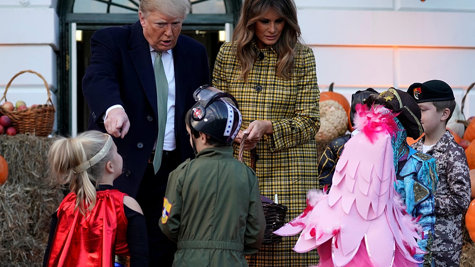 Trump néhány percre cukros bácsivá vált