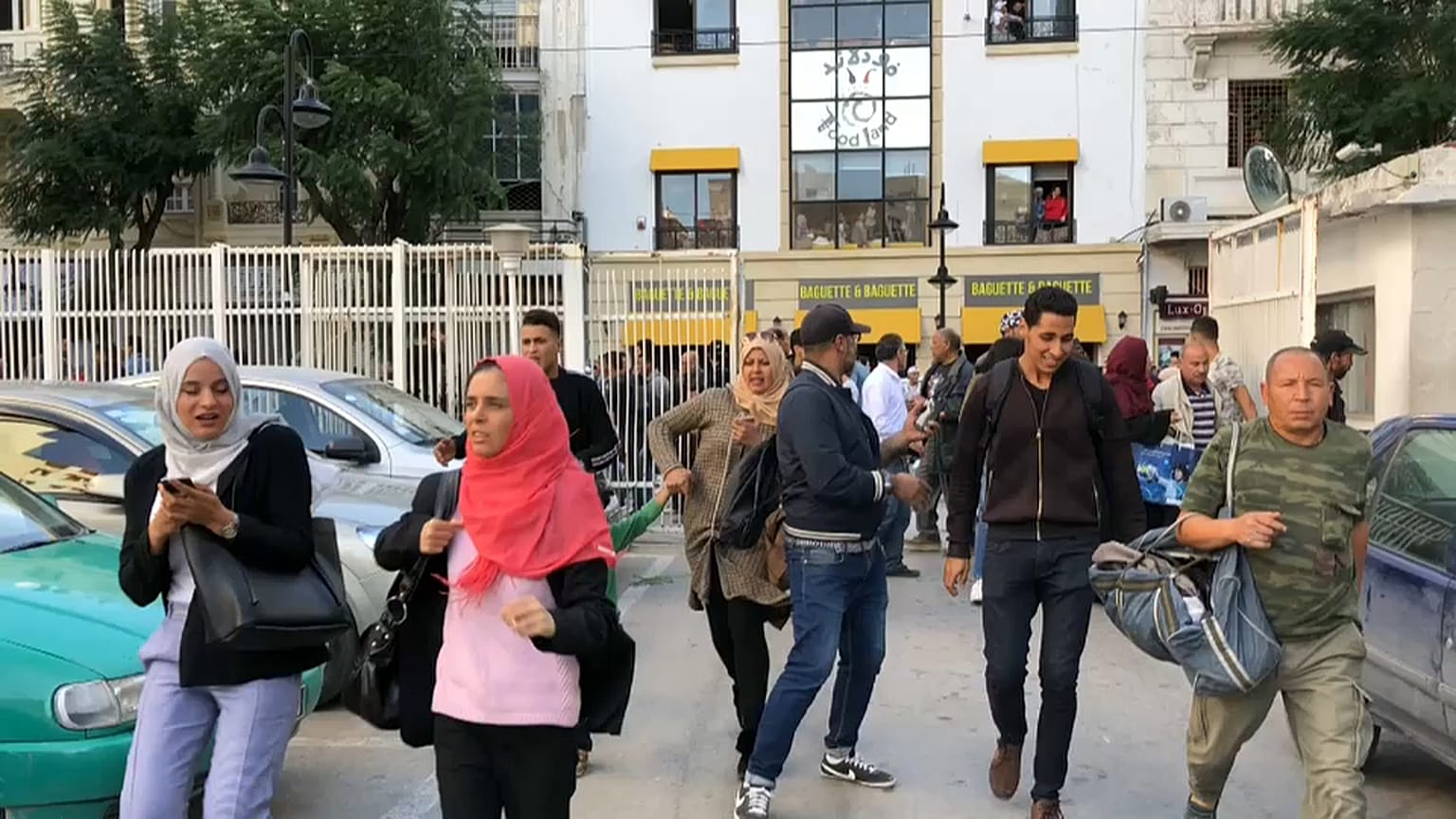 9 إصابات بينهم 8 من الشرطة في تفجّير انتحاري نفذته امرأة في تونس