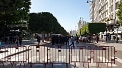 Donna kamikaze attacca la polizia a Tunisi