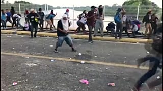 La disperazione dei migranti al confine col Messico
