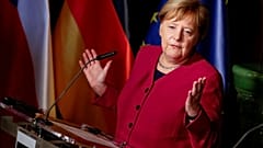 Tekrar aday olmayacağını açıklayan Merkel'in koltuğuna kimler talip?