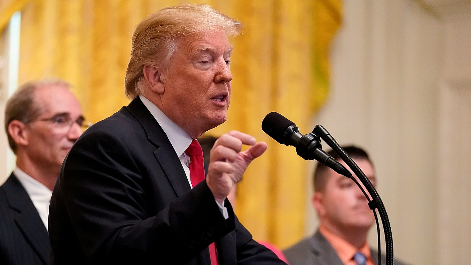 Trump'tan göçmen kervanına tehdit: Ordumuz bekliyor olacak