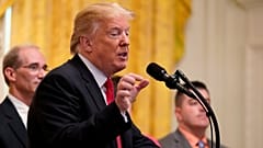 Trump'tan göçmen kervanına tehdit: Ordumuz bekliyor olacak