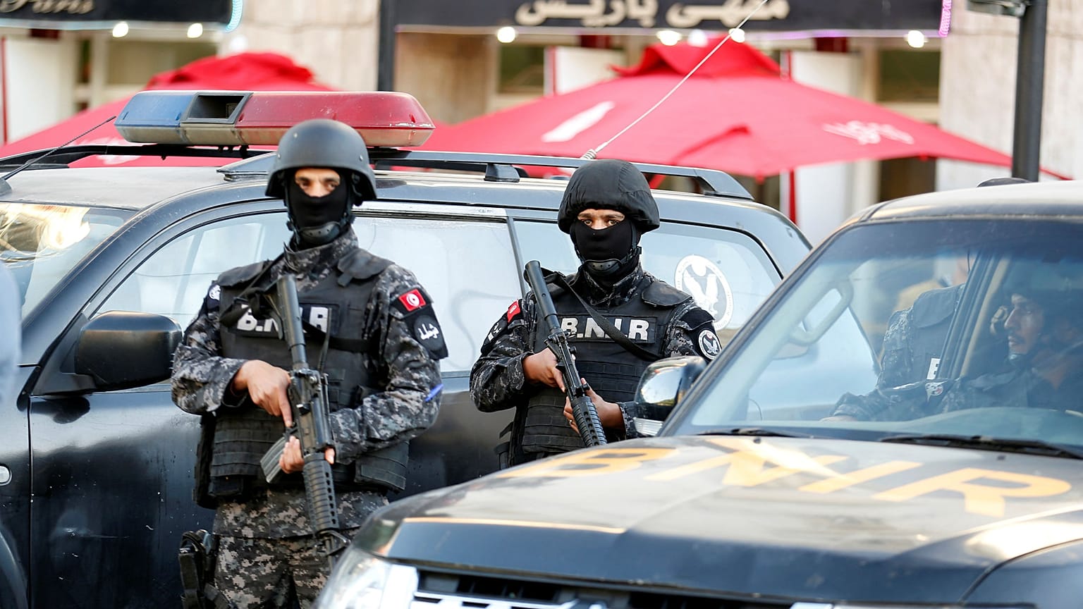 فيديو: من هي المرأة التي فجرت نفسها في تونس؟.. وشهود عيان يروون التفاصيل