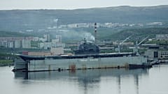 "Адмирал Кузнецов" в плавучем доке