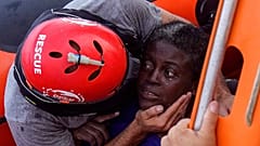 Guarda costeira da Líbia acusada de abandonar migrantes no Mediterrâneo