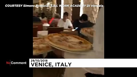 ¿Se inunda el restaurante? Sigamos cenando