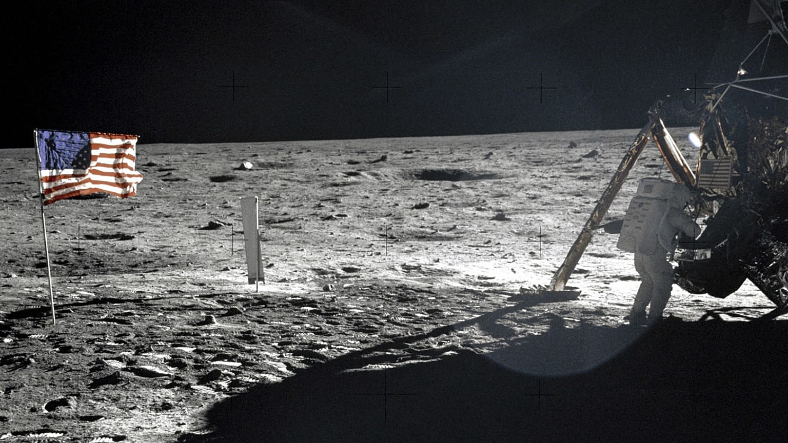 La Lune, objet de fascination, aux enchères