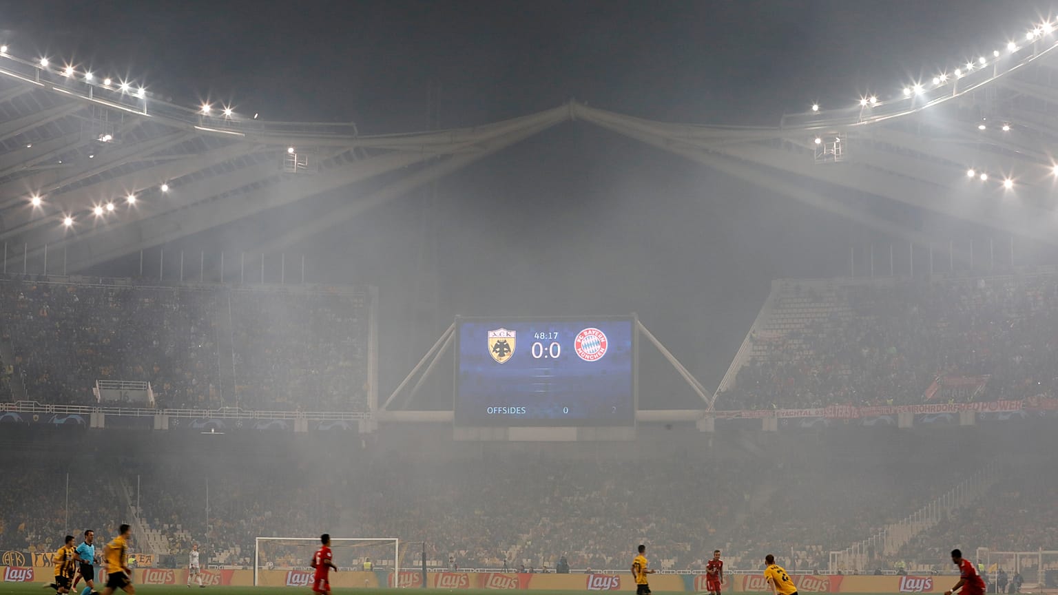 Şampiyonlar Ligi'nde 'sallanan tribünlere' UEFA'dan inceleme