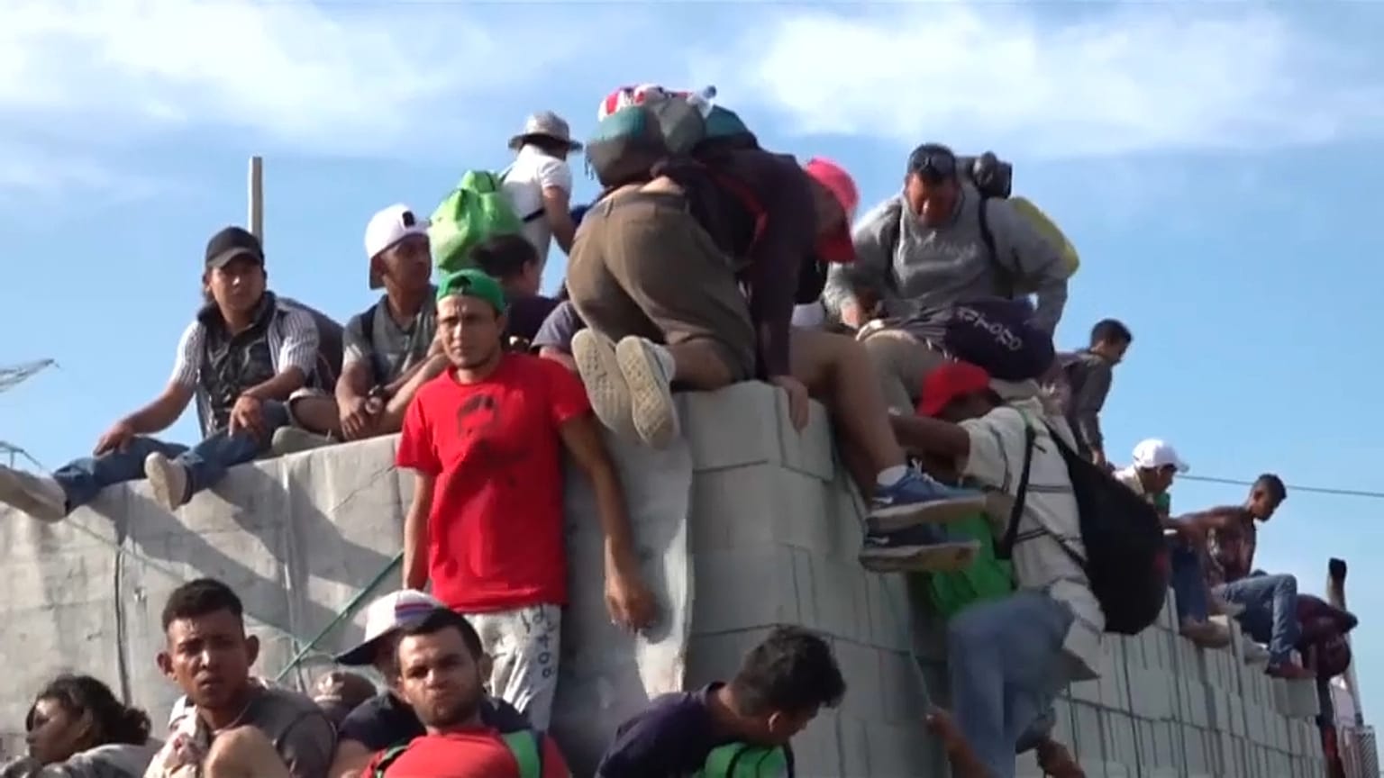 La caravana hondureña sigue su camino hacia Estados Unidos